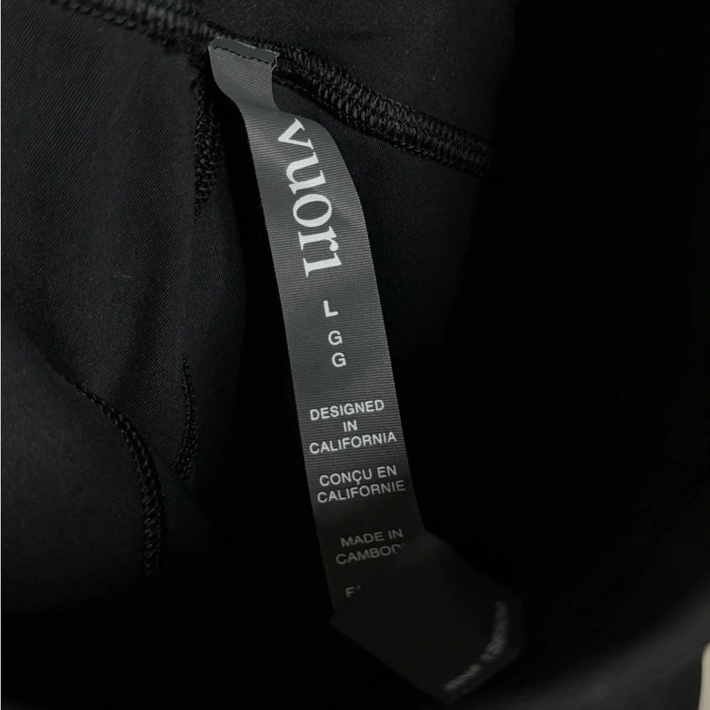 Vuori Daily Legging in Black - Picture 6 of 7